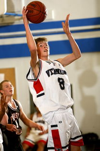 DB电竞-中国男篮鏖战加拿大男篮,卡鲁索三分雨点燃全场