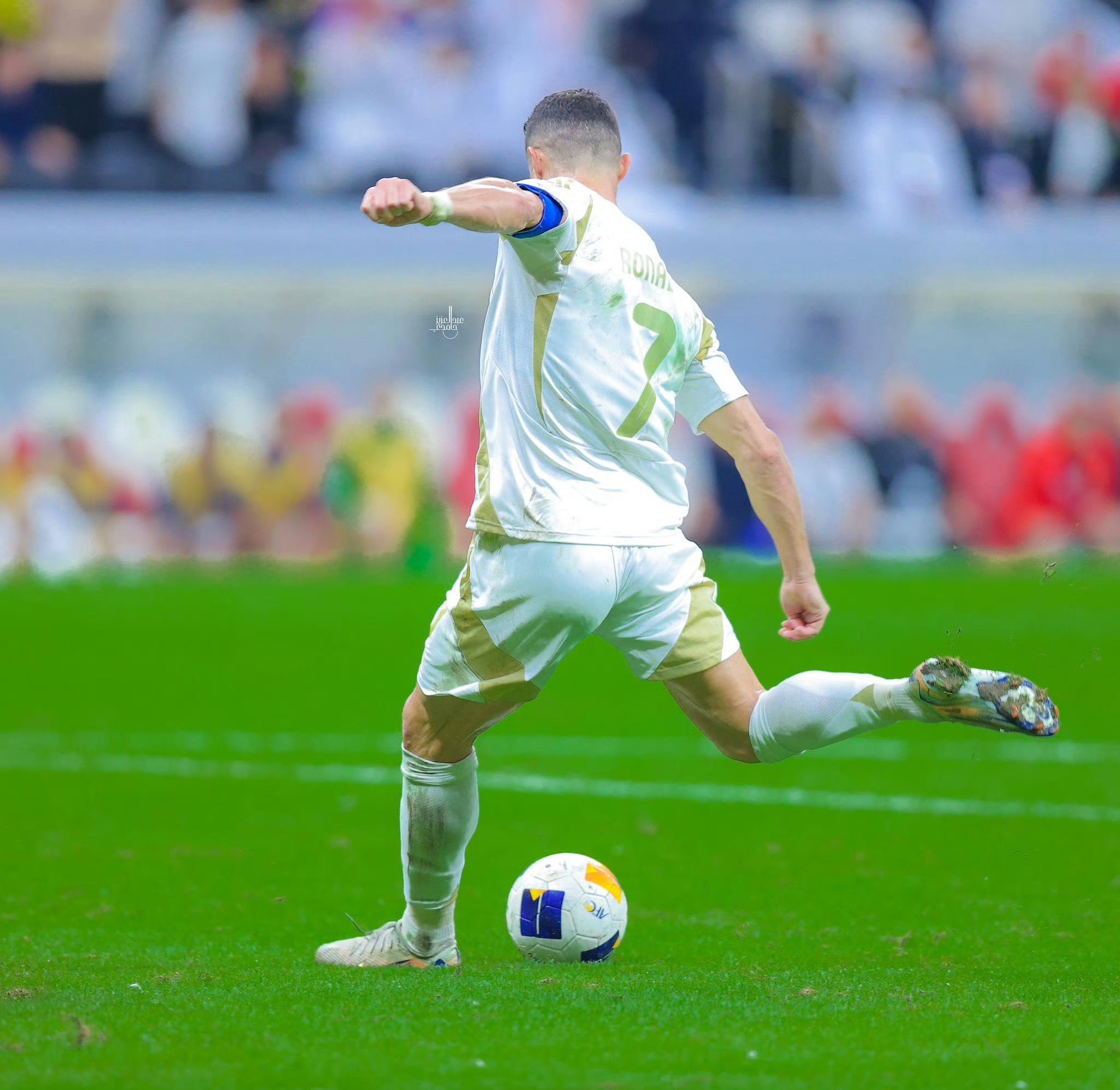 亚冠比赛展现出激烈的竞争和激情