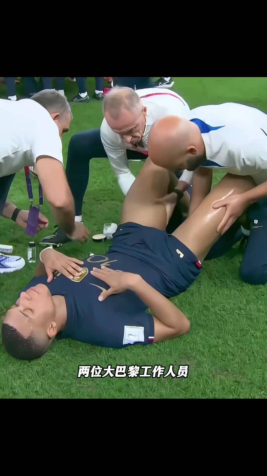 DB官方网站-国际足球赛场上火花飞溅，球员精气神十足的简单介绍