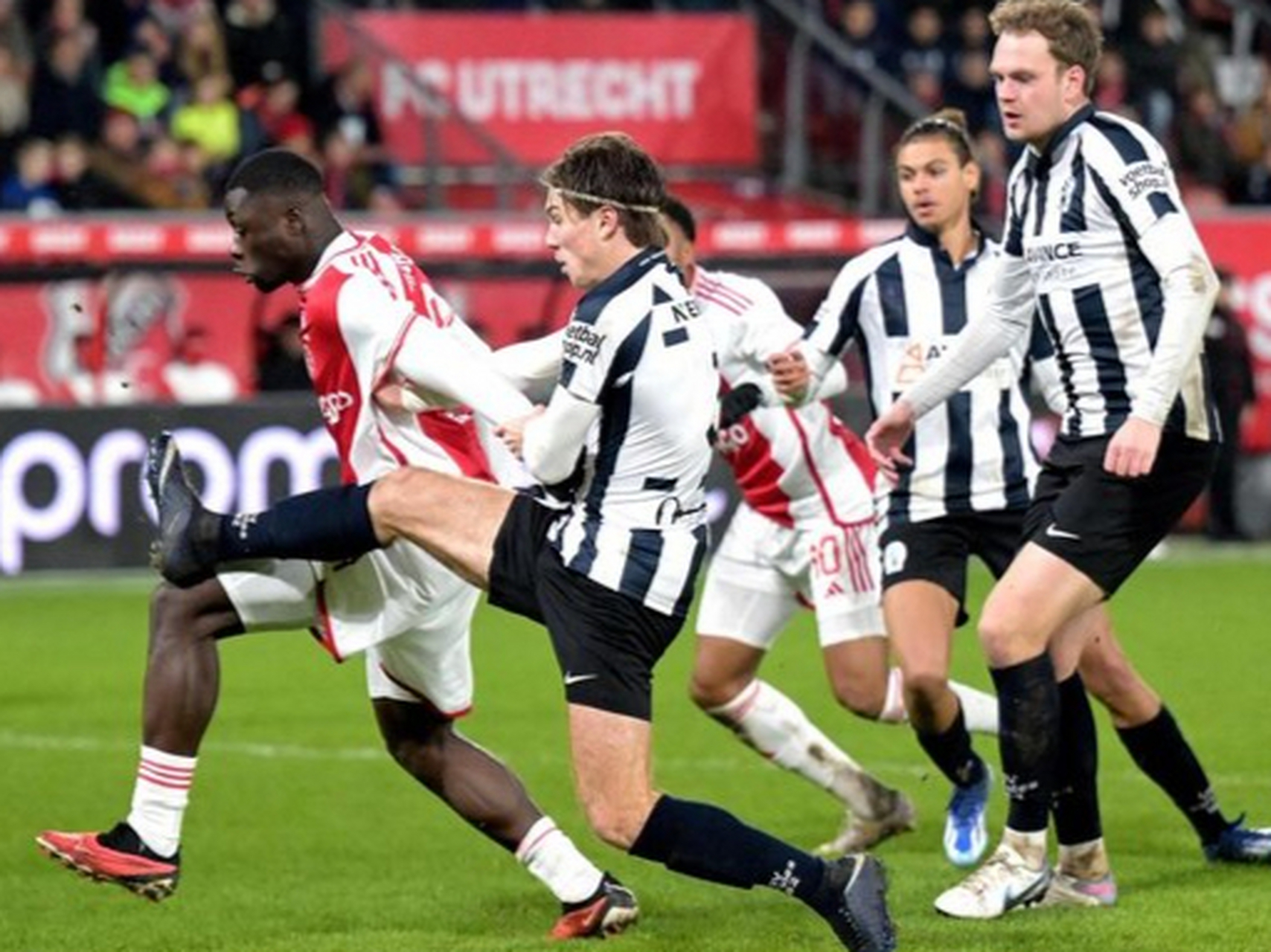 阿贾克斯晋级引发热议备受期待，球队备战的简单介绍