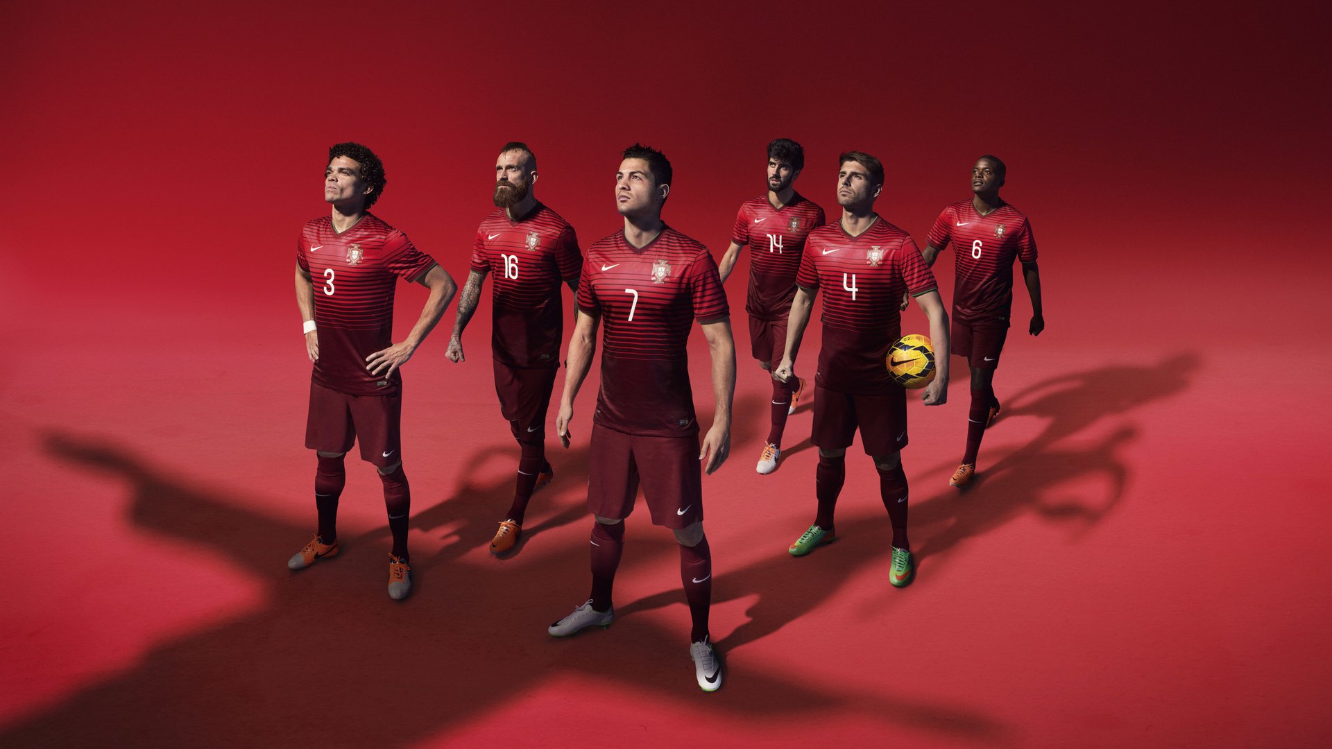 格纳布里独造三球扛起全队,拜仁力克希腊劲旅展现欧冠底蕴